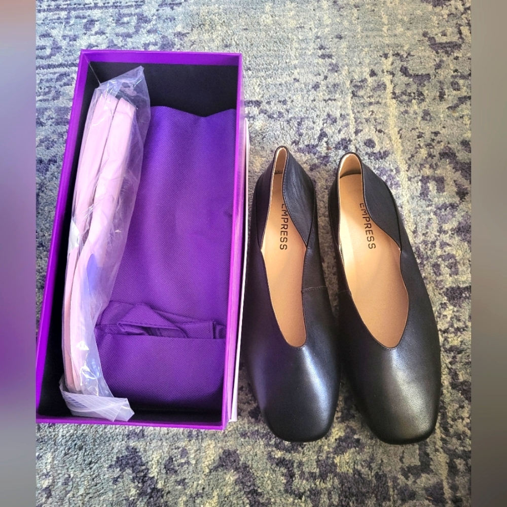 EMPRESS Brand Comfi Flats New in Box